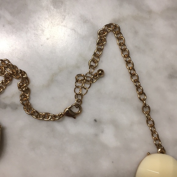 NWOT CREAM AND GOLD CHARMING CHARLIE - Picture 4 of 4